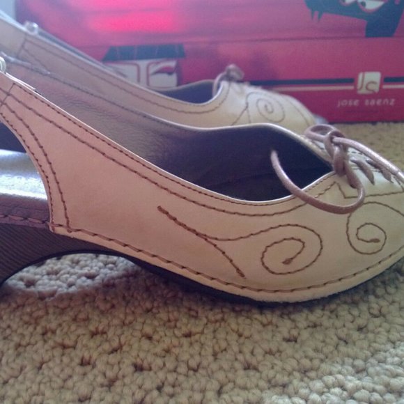 Jose Saenz designer Spanish heels with etching on - Picture 2 of 7